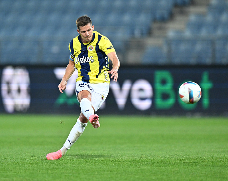 fenerbahce-strasbourg-maci-canli-izle-fb-strasbourg-hazirlik-maci-ne-zaman-saat-kacta-hangi-kanalda-1720886950733.jpg Fenerbahçe Strasbourg maçı ne zaman, saat kaçta? FB Strasbourg hazırlık maçı hangi kanalda yayınlanacak?-3