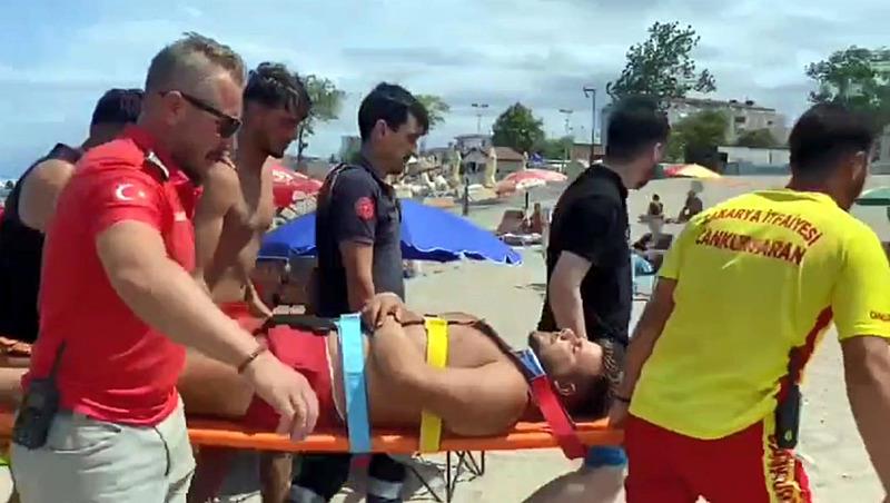 Sakarya'da can kurtarana Jet Ski çarptı