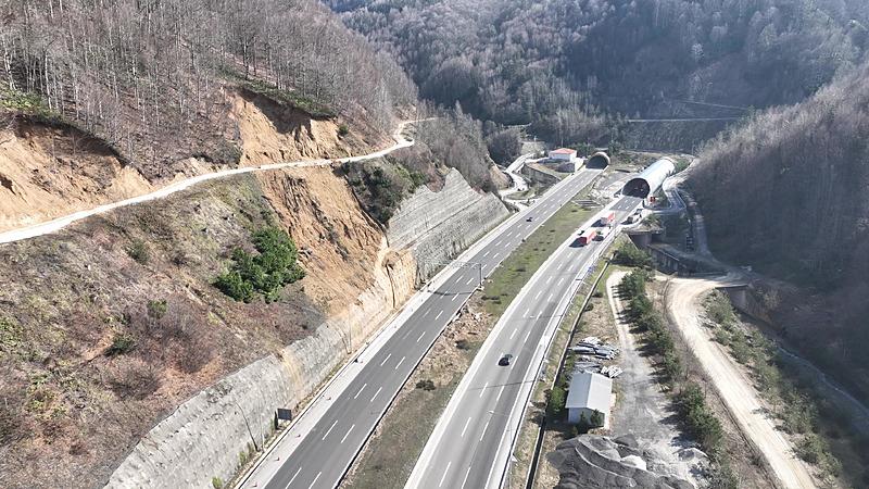 Bolu Dağı geçişinin İstanbul istikameti trafiğe kapatılıyor