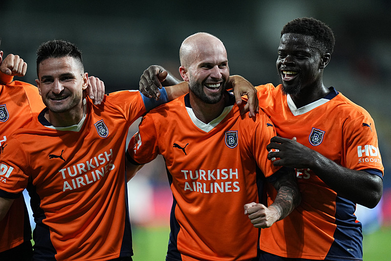 Başakşehir La Fiorita'yı ilk maçta 6-1 yenmişti