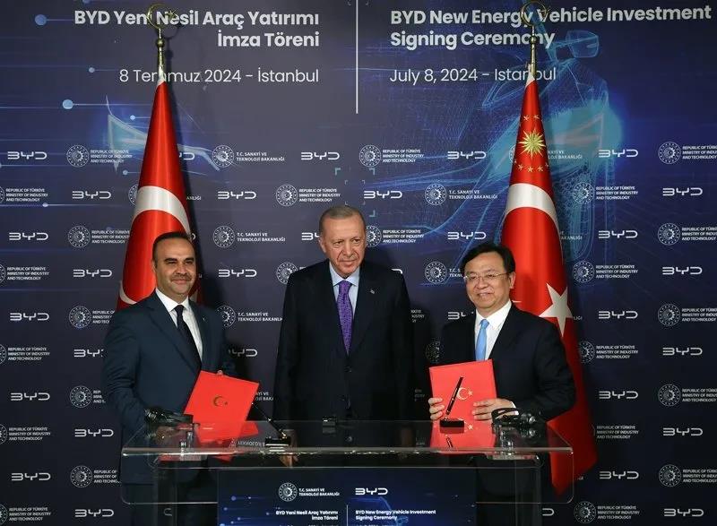  Başkan Recep Tayyip Erdoğan, Sanayi ve Teknoloji Bakanı Mehmet Fatih Kacır ve BYD Yönetim Kurulu Başkanı Wang Chuanfu 