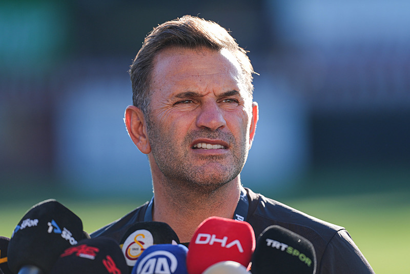 galatasarayda-yildiz-oyuncu-kadroya-alinmadi-bileti-kesildi-gonderiliyor-1723220663700.jpg Okan Buruk