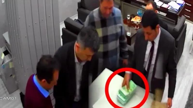 CHP'li isimlerin önce balya balya TL daha sonra da balya balya euro saydığı görüntüler ortaya çıktı.