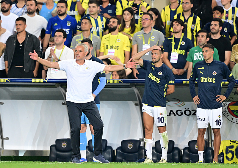 Fenerbahçe'nin Şampiyonlar Ligi hasretini Jose Mourinho da dindiremedi