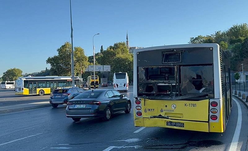 Üsküdar'da İETT otobüsü ile şehirlerarası yolcu otobüsü kaza yaptı