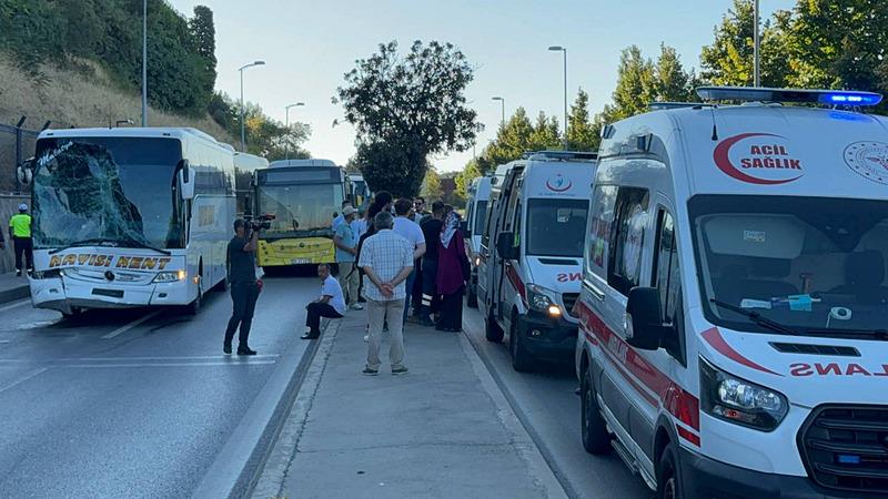 İETT otobüsü ile şehirlerarası yolcu otobüsünün çarpıştığı kazada 3 kişi yaralandı