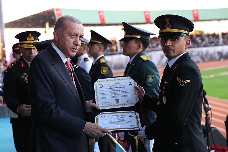 Başkan Recep Tayyip Erdoğan, Jandarma ve Sahil Güvenlik Akademisi Mezuniyet Töreni'ne katıldı.