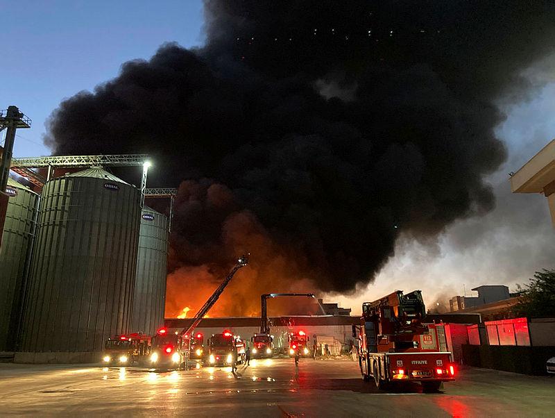 Gaziantep'te fabrika yangını: Alevler her yeri sardı-2