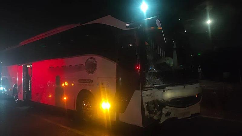 Tokat'ın Erbaa ilçesinde meydana gelen trafik kazasında iki kişi hayatını kaybederken, üç kişi yaralandı