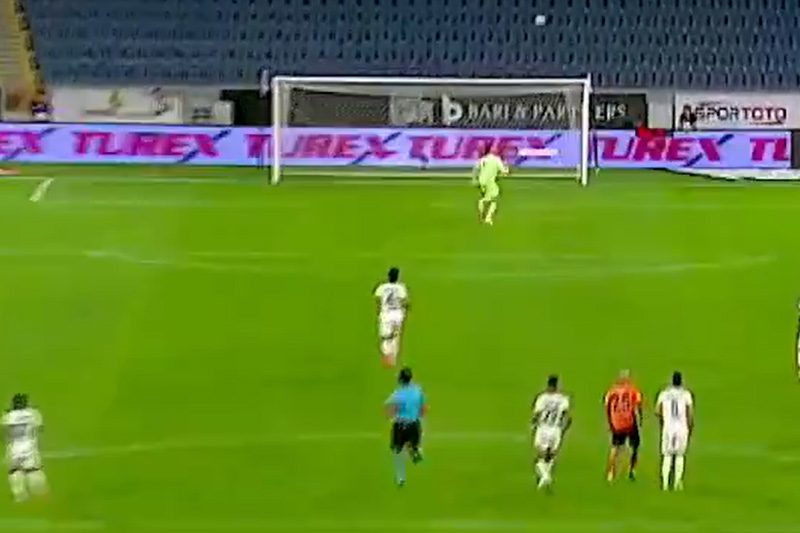 joo-figueiredo-orta-sahadan-nefis-gol-atti-iste-o-an-1724002662867.jpg