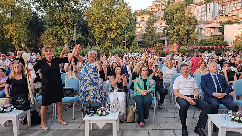 Hülya Koçyiğit, 58 yıl önce çektiği filmin yeniden gösterimine katıldı