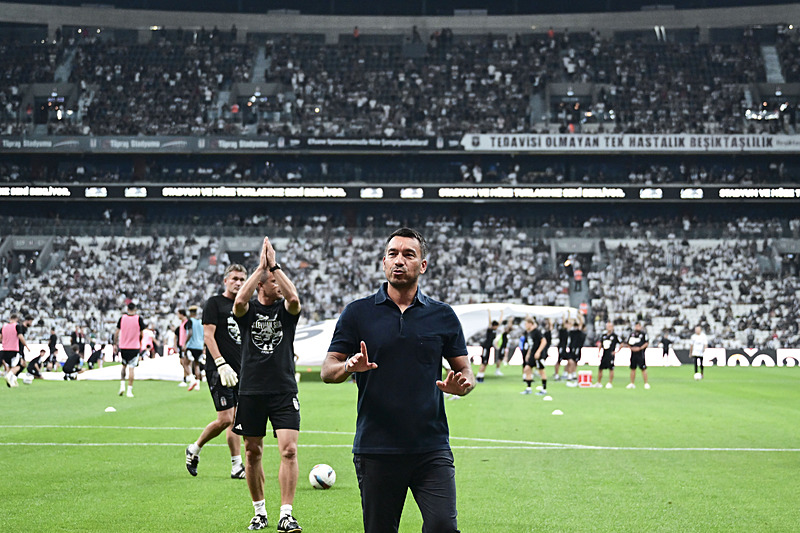 giovanni-van-bronckhorsttan-antalyaspor-galibiyeti-sonrasi-aciklama-1724016031253.jpeg Giovanni van Bronckhorst