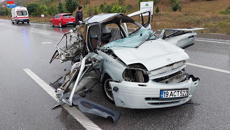 Aynı yerde bir süre sonra kazaya yaklaşık 2 kilometrelik bir mesafede ise 8 aracın karıştığı zincirleme trafik kazası daha meydana geldi. 