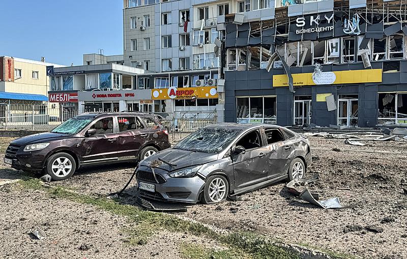 Rusya’dan Harkiv’e saldırı! Zelenski duyurdu: 30’dan fazla kişi yaralandı-2