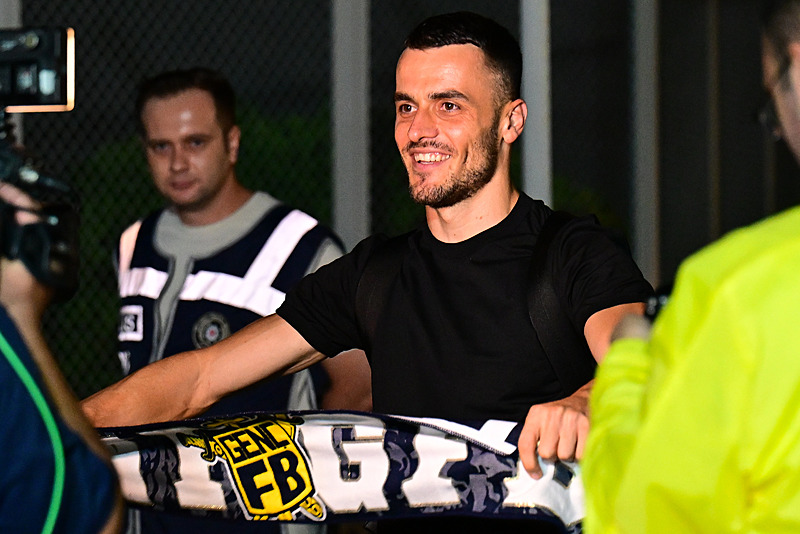 Filip Kostic bu sezon kiralık olarak forma giyecek
