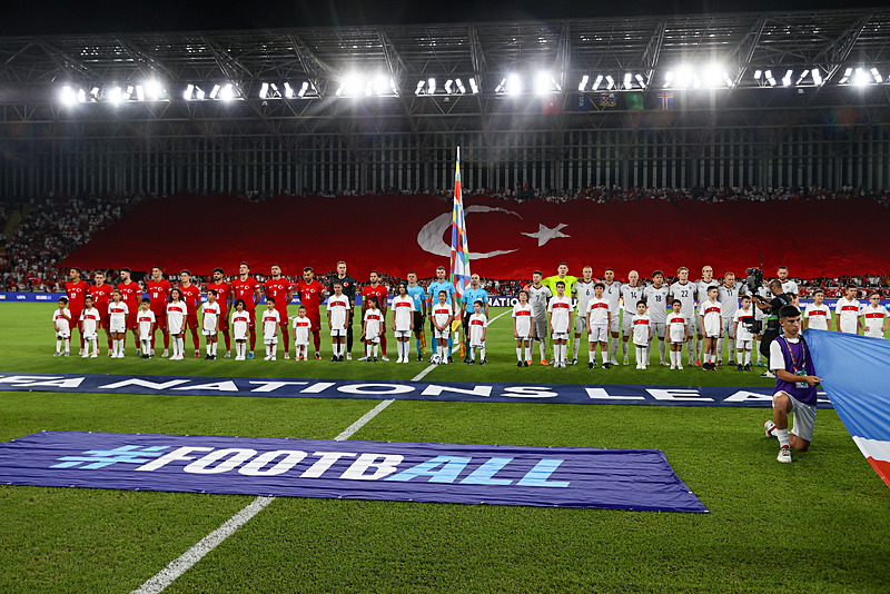 Futbolseverler A Milli Takım'ı İzlanda karşısında yalnız bırakmadı