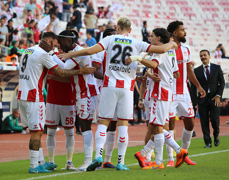 Sivasspor Gaziantep FK'yı 3-2 yendi