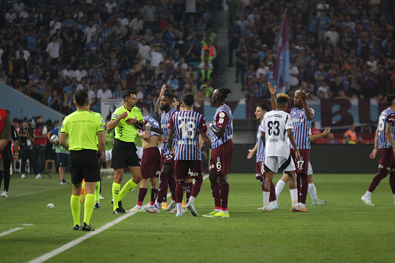 Trabzonspor'da Edin Vişça kırmızı kart gördü