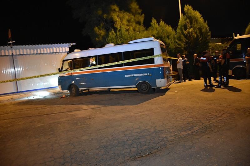 izmirde-kan-donduran-minibus-cinayeti-o-anlar-kamerada-yanlislikla-oldurdum-1726510105887.jpeg İzmir'deki minibüs şoförü cinayeti kamerada! Yanlışlıkla öldürdüm-1