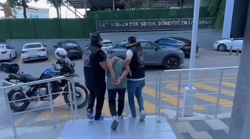 izmirde-kan-donduran-minibus-cinayeti-o-anlar-kamerada-yanlislikla-oldurdum-1726510118383.jpeg İzmir'deki minibüs şoförü cinayeti kamerada! Yanlışlıkla öldürdüm-3