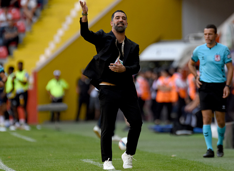 Arda Turan ilk 5 maçında yenilgi almadı. [DHA]