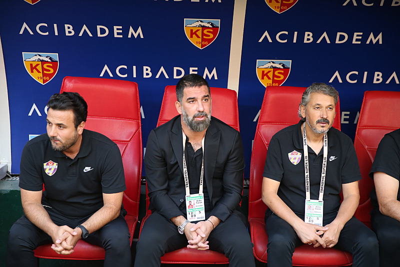 Arda Turan ligde şu ana kadar hakem yönetiminden memnun olduğunu söyledi. [Anadolu Ajansı]