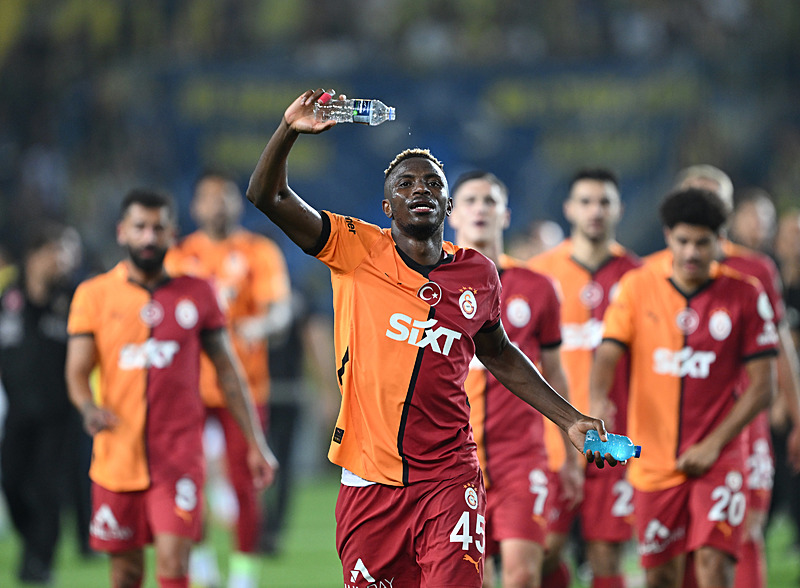 Victor Osimhen Galatasaray kariyerine 2 maçta yaptığı 2 asistle başladı. [Anadolu Ajansı]