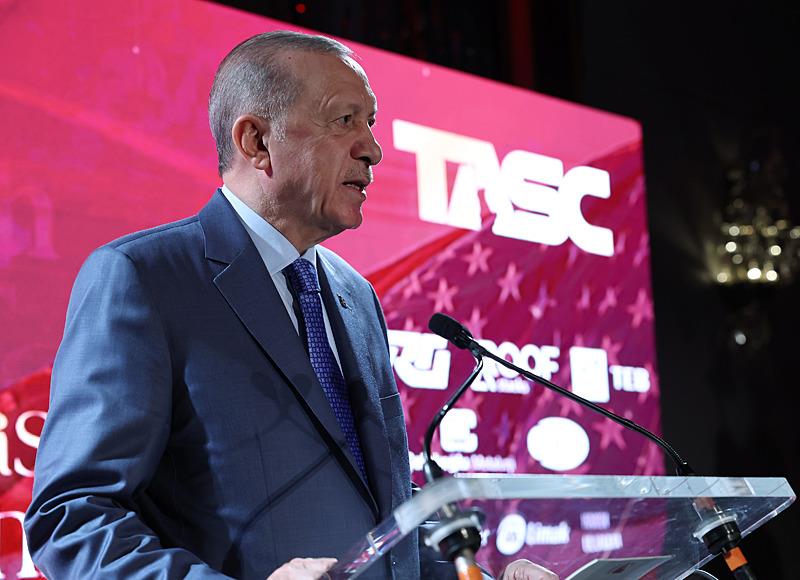 Başkan Erdoğan, Türk-Amerikan Ulusal Yönlendirme Komitesince düzenlenen akşam yemeğinde konuştu. (AA)