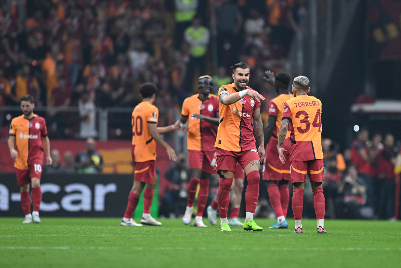 Galatasaray'da Abülkerim Bardakcı hatasız oynadı. (AA)