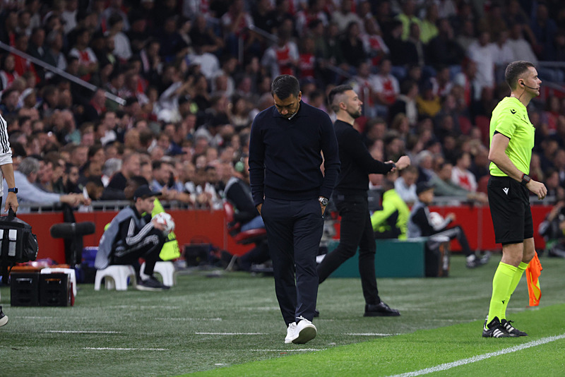 Giovanni van Bronckhorst yaptığı değişikliklerin bir nedeni olduğunu söyledi. [Anadolu Ajansı]