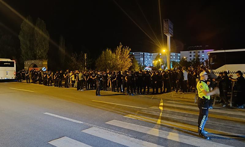  Yaya geçidi'nde otomobilin çarptığı üniversiteli Evin, öldü (AA) 