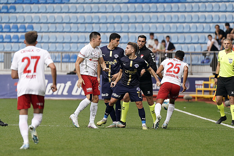 Kasımpaşa son maçında Antalyaspor ile 0-0 berabere kaldı. [İHA]