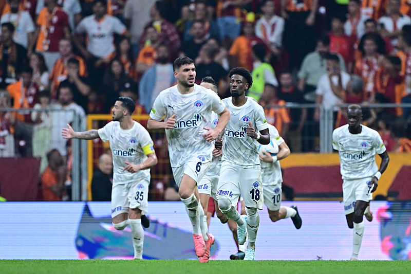 Kasımpaşa 3-0'dan geri gelerek RAMS Park'tan puanla ayrılmayı başardı. [Anadolu Ajansı]