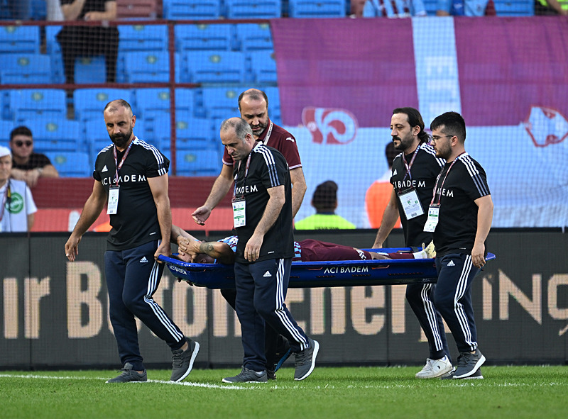 Ozan Tufan iyi başladığı maça devam edemedi. [AA]