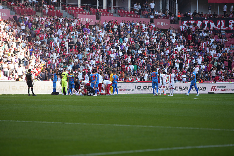 Isaac Solet Samsunspor deplasmanında talihsiz bir sakatlık yaşadı. [İHA]