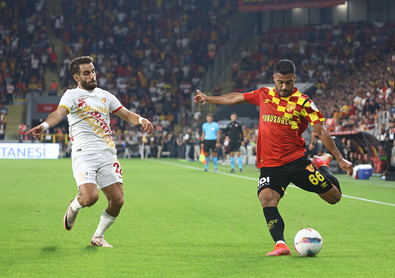 Kayserispor son maçında Göztepe'ye 3-0 yenildi. [DHA]