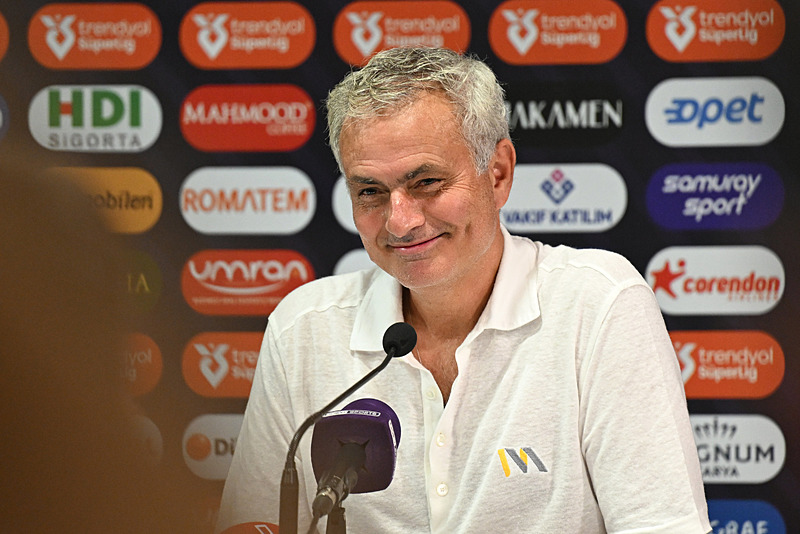 Jose Mourinho ikinci maçtam da 3 puanla ayrılmak istiyor. [AA]