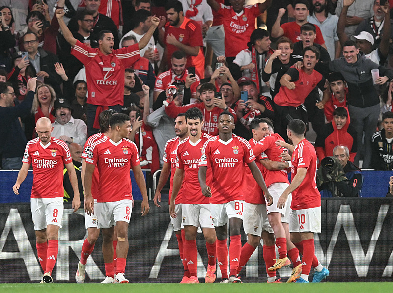 Benfica Atletico Madrid'i 4-0 ile devirdi. [AFP]