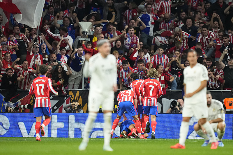 Real Madrid La Liga'daki son maçında Atletico Madrid ile uzatma dakikalarında yediği golle 1-1 berabere kaldı. [AA}