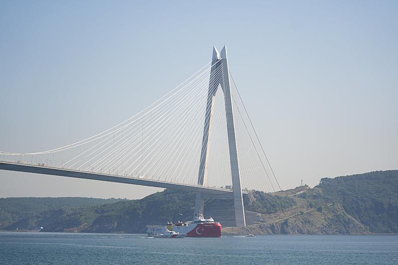 Oruç Reis Gemisi İstanbul Boğazı'ndan geçti