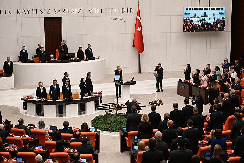 Başkan Erdoğan TBMM'ye geldiğinde CHP'li vekiller ayakta karşıladı (AA)