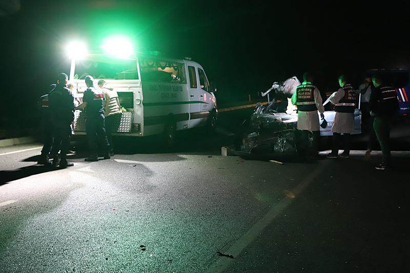 Denizli'de otomobilin traktörün römorküne çarptığı kazada 1 kişi hayatını kaybetti