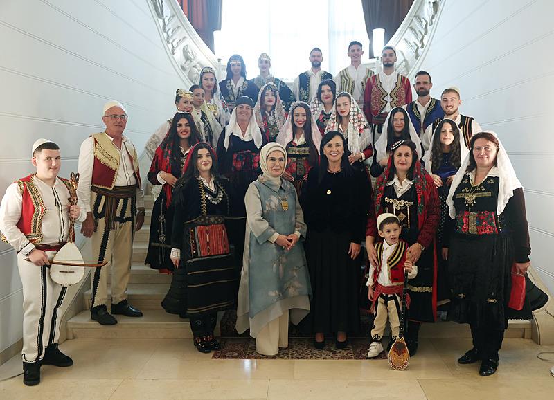 Emine Erdoğan, Tiran'da Ulusal Opera ve Bale Tiyatrosu ile Tugaylar Sarayı'nı ziyaret etti  (DHA)