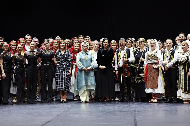 Emine Erdoğan, Tiran'da Ulusal Opera ve Bale Tiyatrosu ile Tugaylar Sarayı'nı ziyaret etti  (DHA) 