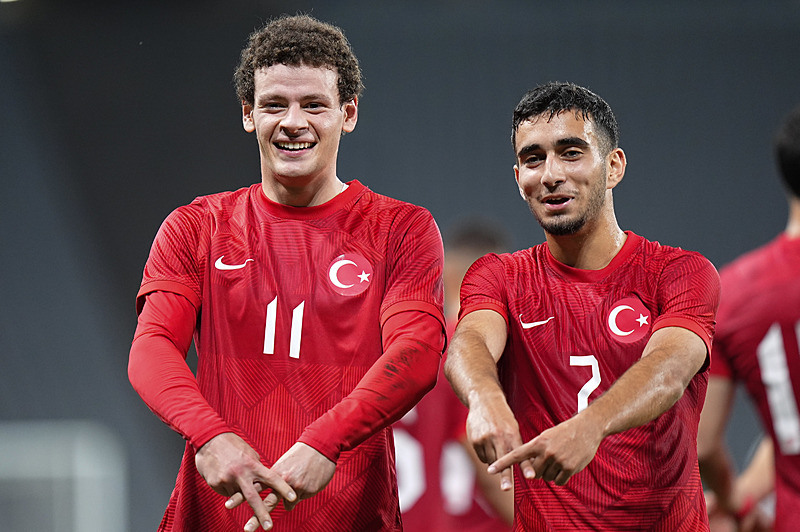 Erencan Yardımcı gol sevincini Levin Burcu ile paylaştı. [AA]