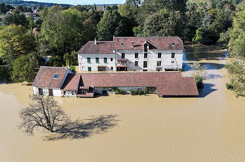 Kirk Kasırgası Fransa'da da sel baskınlarına yol açtı, Reuters