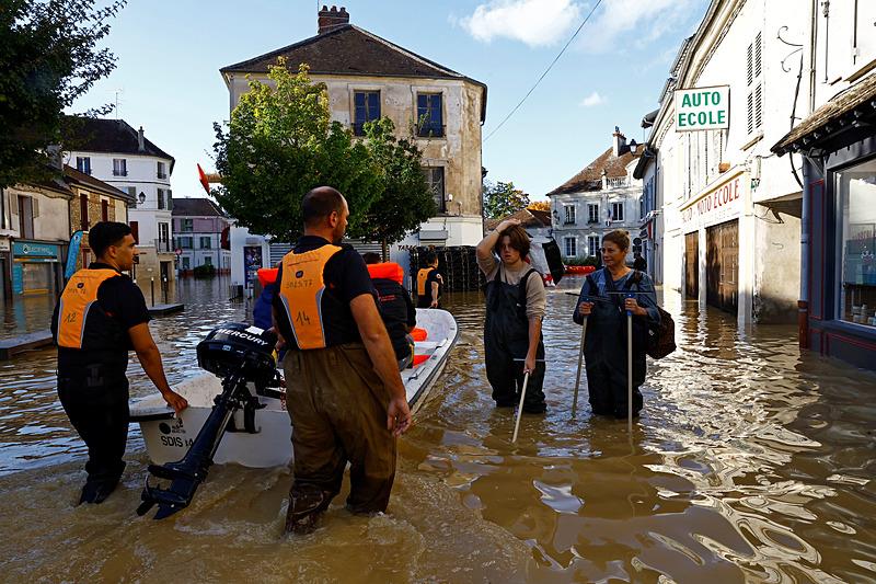 Kirk Kasırgası Fransa'da da sel baskınlarına yol açtı, Reuters