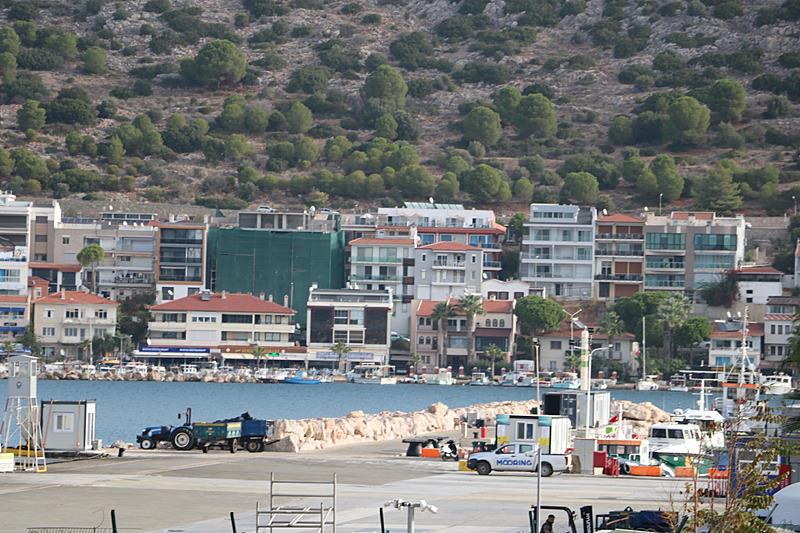 Çeşme-Sakız Adası seferlerine ara verilince limanlar boş kaldı (DHA) 