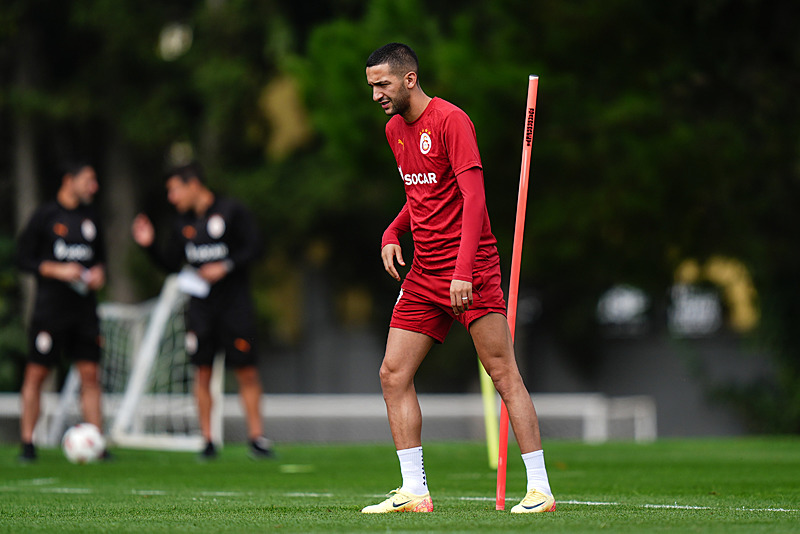 Hakim Ziyech sakatlığını atlattıktan sonra antrenmanlara başladı. [AA]