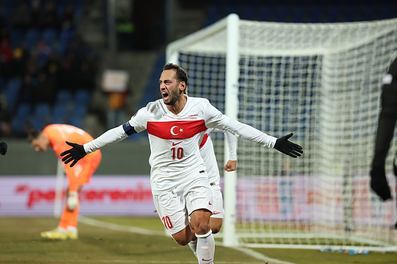 Hakan Çalhanoğlu karşılaşmada 1 penaltı kaçırdı. [DHA]